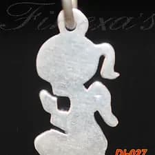 Dije de “Niña orando” Plata 950