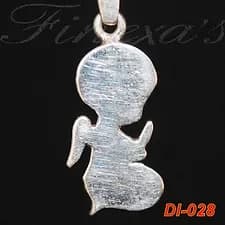 Dije de “Niño orando” Plata 950