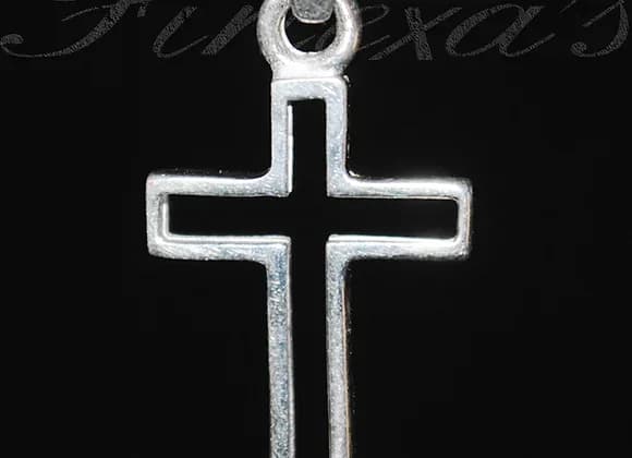 Dije “Silueta de cruz” Plata 950 2