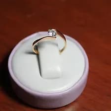 Anillo de compromiso en Oro 18 kl con 1 Zircon C1