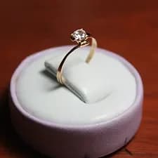 Anillo de compromiso en Oro 18 kl con 1 Zircon C1