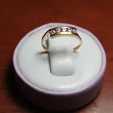 Anillo de compromiso en Oro 18 kl con 5 Zircones
