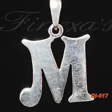 Dije silueta de la letra “M” Plata 950